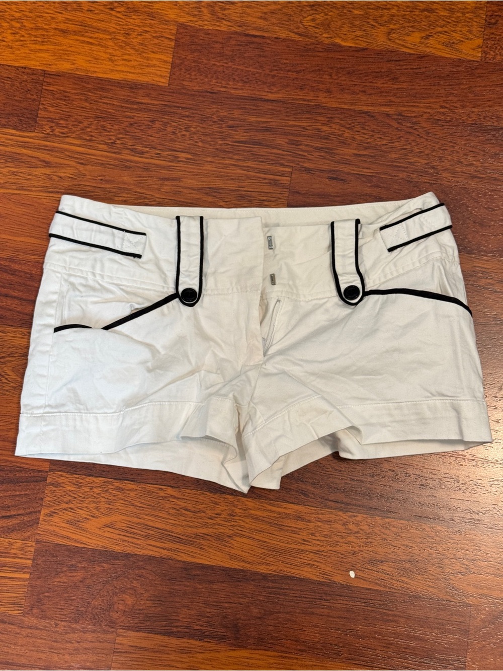 White Stretch Cotton Shorts Black Tipped Low Rise Trim Pockets Belt Loops Button